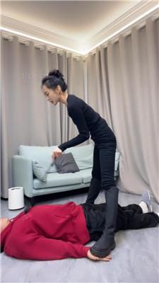 【素人挖掘机】sp/长靴碾压狗爪/胯下乳/吃原味棉袜/坐脸窒息 艾彩调教库 第7张