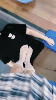【冰薇】跪舔皮鞋白丝/坐脸窒息踩踏 艾彩调教库 第8张