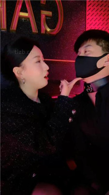 【潘妮女王】KTV-开发送酒服务生做狗 艾彩调教库 第2张