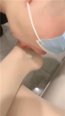 【九莲】品尝舞蹈生的肉丝脚/高跟踩狗脸 艾彩调教库 第14张