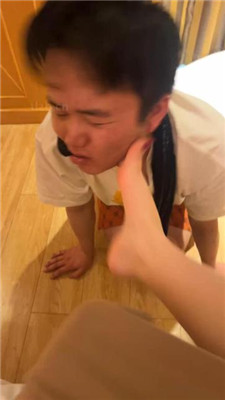 【甜心教主】近距离-疯狂啃吃黑丝美腿 艾彩调教库 第20张