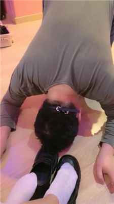 【蓝蓝大S】狗舌清理皮鞋脏棉袜 艾彩调教库 第6张
