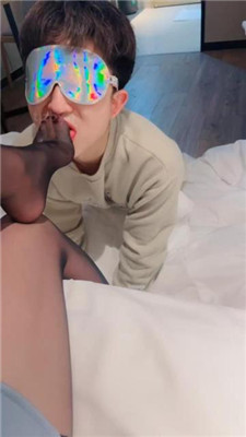 【七七】品尝姐姐的黑丝玉足 艾彩调教库 第3张