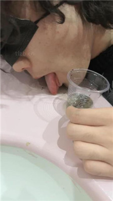 【朱砂痣】运动鞋棉袜裸足-男友变狗全过程 艾彩调教库 第20张