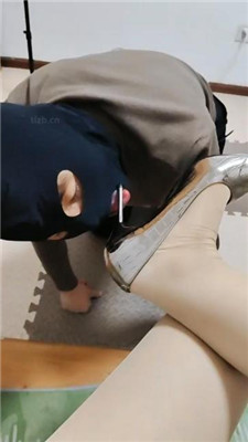 【平凡】转胯转胯/鞭打/高跟肉丝脚闻舔 艾彩调教库 第11张