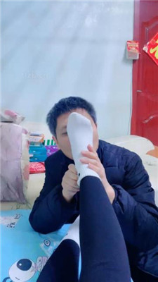 【诗恩大大】犯贱老狗迷恋白袜jio 艾彩调教库 第2张