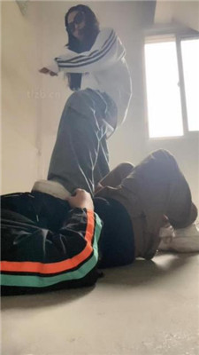 【素人挖掘机】开发混血素人楼梯间调我 艾彩调教库 第8张