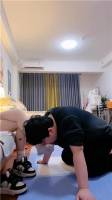 【不期而遇】足疗师上线-恋足小狗-赏赐超大杯圣水 艾彩调教库 第4张