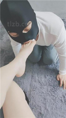 【灵竹】高跟裸足碾压踩/恋足舔 艾彩调教库 第8张