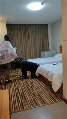 【可可妈妈】JK学生主-口嗨狗迟到被暴揍 艾彩调教库 第6张