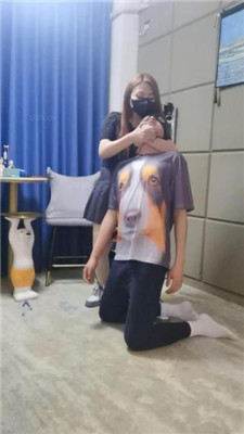 【魔鬼天使】反绑虐打/运动鞋白丝全体重踩踏 艾彩调教库 第4张
