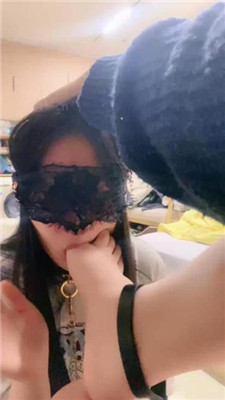 【小羊】母畜-狗女儿羞涩舔裸足 艾彩调教库 第2张