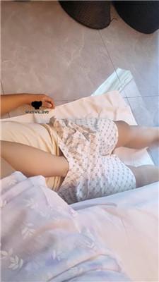 【奈奈老师】伺候主人起床-跪舔白袜裸足【双视角版】JS240724-8 艾彩调教库 第8张