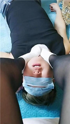 【悦悦大大】跑步后超臭白袜狂舔狂吸/袜子塞嘴踩踏 艾彩调教库 第5张