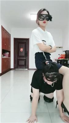 【凌儿女神】母畜-关狗笼/鞭打/骑马转胯/抽耳光/跪舔脏鞋臭脚 bf42885 艾彩调教库 第2张