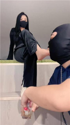 【曼伊】模特S-居高临下视角-清理小白鞋/圣水泡棉袜 艾彩调教库 第8张