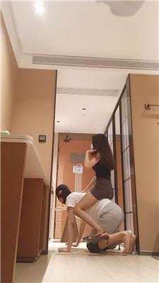 【御妍】高跟咖丝裸足tj-臭脚捂脸踩踏/骑马转胯【双视角版】 bf43212 艾彩调教库 第11张