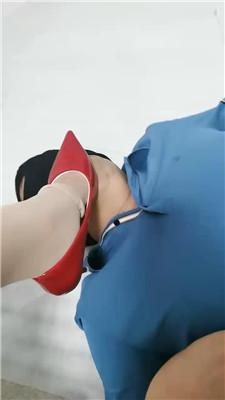 【晓美】跪舔脏高跟/揪耳朵/脚插嘴 JS240730-9 艾彩调教库 第15张