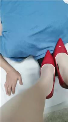 【晓美】跪舔脏高跟/揪耳朵/脚插嘴 JS240730-9 艾彩调教库 第4张