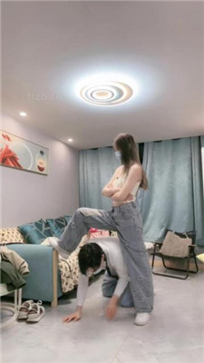 【樱子大人】转胯骑马/抽耳光/全体重踩踏/舔脏鞋底/提档 艾彩调教库 第5张
