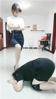 【凌儿女神】母畜-关狗笼/鞭打/骑马转胯/抽耳光/跪舔脏鞋臭脚 bf42885 艾彩调教库 第8张