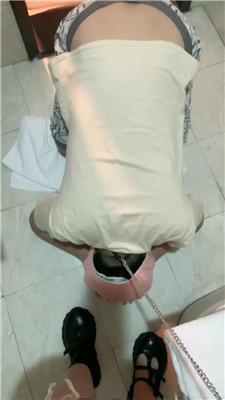 【美羊羊】地毯奴啃吃原味黑丝袜脚/内裤套头/赏赐圣水 JS240727-18 艾彩调教库 第18张