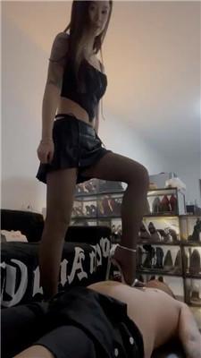 【伊楠】长腿姐姐S-高跟黑丝美腿踩狗【上】 bf42733 艾彩调教库 第3张