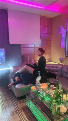 【冰诺】KTV-开发男客户做我的狗【下】 艾彩调教库 第17张