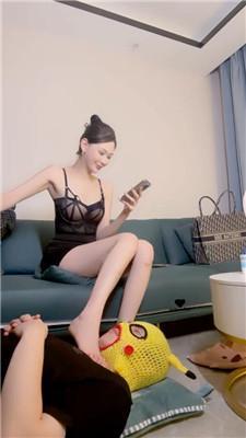【艾琳】长腿车模S-裸足美腿蹂躏踩 bf43145 艾彩调教库 第6张