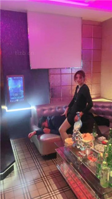 【冰诺】KTV-开发男客户做我的狗【下】 艾彩调教库 第16张