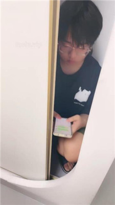 【cc.s】衣柜老公偷窥老婆和别人亲热 JS240709-35 艾彩调教库 第2张