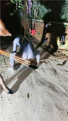 【乔主】双S-户外-吊绑贱狗轮流狂抽【双视角版】JS240727-15 艾彩调教库 第10张
