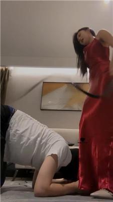 【车模尹】重度鞭打/被主人按头强迫吃姨妈巾/头压马桶 bf42778 艾彩调教库 第4张