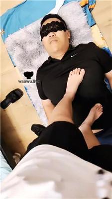 【上海汤圆】裸足碾压踩/嘴叼白袜 JS240728-3 艾彩调教库 第10张