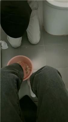 【婉欣】囚禁狗奴在厕所/喂食【双视角版】 JS240720-47 艾彩调教库 第6张