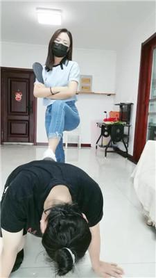 【凌儿】耳光教训偷懒母畜/闻臭鞋臭脚/脚喂食 bf42842 艾彩调教库 第3张