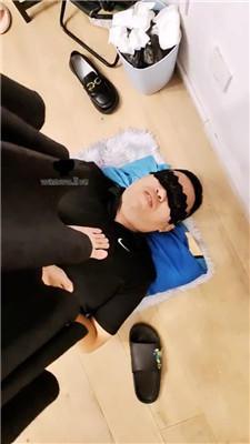 【汤圆】皮鞋玉足踩踏闻舔 JS240718-7 艾彩调教库 第8张