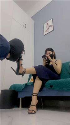 【甜一】狗舌清理高跟凉鞋/鞋跟插嘴/虐乳/坐脸窒息 bf43086 艾彩调教库 第4张