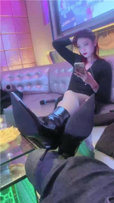 【冰诺】KTV-开发男客户做我的狗【上】 艾彩调教库 第8张