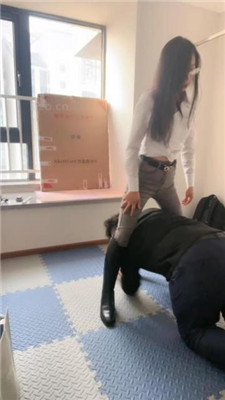 【爱丽丝】皮靴除臭-开发安装师傅当马奴 艾彩调教库 第9张