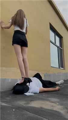 【精神小妹】天台173学生S高跟下的肉垫 bf43166 艾彩调教库 第17张
