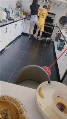 【瑞拉】挑逗家务奴 JS240730-18 艾彩调教库 第3张