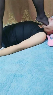 【悦悦大大】跑步后超臭白袜狂舔狂吸/袜子塞嘴踩踏 艾彩调教库 第8张