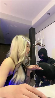 【浅浅】双奴-掐乳/抢着舔脚/骑马/闻鞋/清理马桶 艾彩调教库 第14张