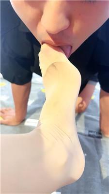 【许梦菲】圈养家奴-强迫圣水/暴力耳光 bf42856 艾彩调教库 第8张