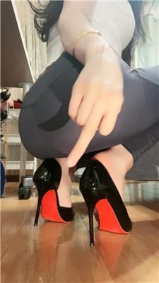 【佳佳】看美臀吃排泄物 JS240801-13 艾彩调教库 第2张