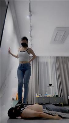 【漫漫大人】健身女神-AJ棉袜全体重踩踏/狂吸白棉袜 bf42844 艾彩调教库 第5张