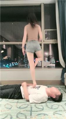 【昊叔】性感女神-骑马转胯狗爬/全体重踩踏 bf43002 艾彩调教库 第13张