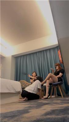 【UU】双S骑马转胯鞭打/跪舔脏鞋脚插嘴窒息【四视角完整版】JS240720-13 艾彩调教库 第2张