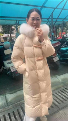 【素人挖掘机】户外开发-双素人-小白鞋脏棉袜辱-被无情取笑 艾彩调教库 第2张